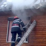 Casa incendiata din cauza cosului de fum la Daesti