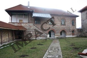 Manastirea Saracinesti curte