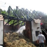 Depozit de furaje incendiat de persoane necunoscute