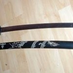 Prins cu sabia sub scaunul de la autoturism